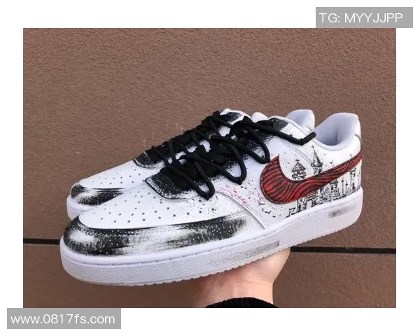 足球明星个性涂鸦鞋子展示时尚与创意的完美结合